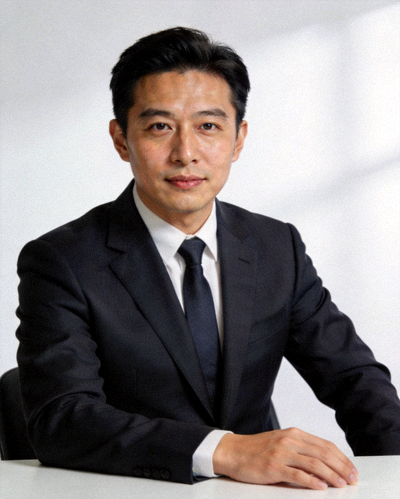 爱游戏体育AYX公司CEO赵先生肖像 - 身着西装的专业人士